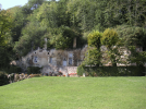 Habitat troglodyte dans le parc du chateau de Rochambeau