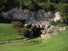 Habitat troglodyte dans le parc du chateau de Rochambeau